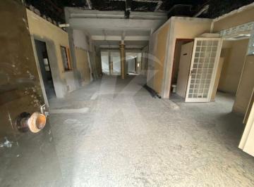 Comercial · 450m² · 3 Vagas · Salão comercial medindo 450 m² com 3 banheiros, 3 vagas de garagem e energia trifásica .