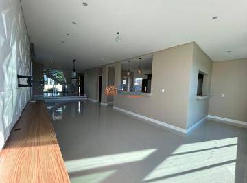 Casa · 350m² · 3 Quartos · 2 Vagas · Casa maravilhosa com 3 suítes, jacuzzi e 350 m2 no Vale dos Cristais