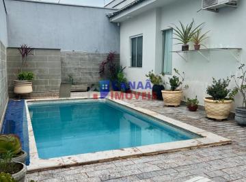 Casa · 215m² · 3 Quartos · 2 Vagas · Casa 3 suítes c/ piscina aquecida área nobre Bairro Santa Mônica