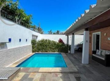 Casa · 178m² · 5 Quartos · 2 Vagas · Casa Padrão de 05 dormitórios para venda na Praia da Enseada.