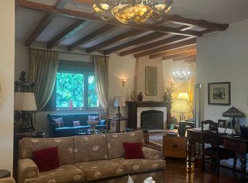 Casa de 4 quartos, São Paulo · Casa à Venda no Pacaembu – Luxo e Conforto