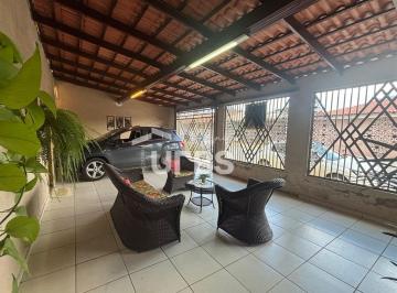 Casa · 176m² · 4 Quartos · 2 Vagas · Casa térrea - Vila Redenção