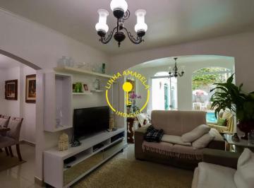 Casa · 330m² · 3 Quartos · 4 Vagas · Casa no Jardim Leonor com 3 quartos e piscina