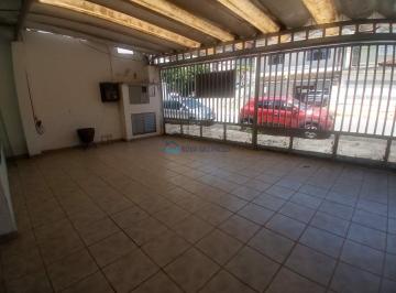 Comercial · 200m² · 2 Quartos · 2 Vagas · Espaço Comercial Versátil