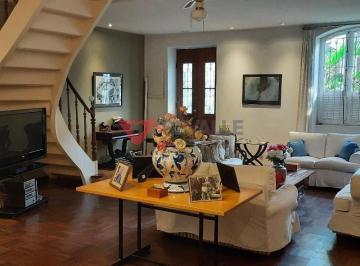 Casa · 320m² · 4 Quartos · Casa à venda no Humaitá: 320m², 4 quartos, 2 suítes