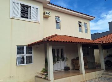 Casa de 3 quartos, São Pedro · Casa bem ampla a venda em São Pedro