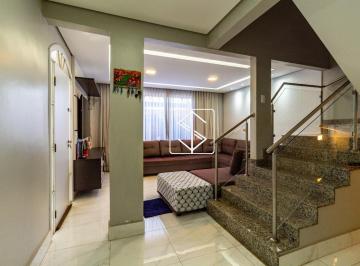 Casa de 6 quartos, Guará · Exclusiva Residência à Venda na QE 30 do Guará – 5Q