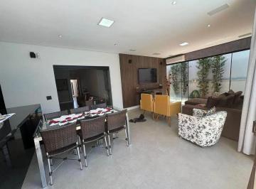 Casa de 3 quartos, Londrina · Casa a venda semi-mobiliada 284m² no Bairro Brasília, Londrina -PR.