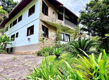 casa-de-luxo-com-vista-para-o-lago-comary-a-venda-em-teresopolis-6-quartos-piscina-e-quadra002421.jpeg · Casa de Alto Padrão com Vista para o Lago Comary à Venda em Teresópolis – 6 Quartos, Piscina e Quadr