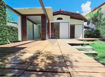 Casa · 245m² · 3 Quartos · 2 Vagas · "Charmosa Casa térrea e reformada, com 3 dormitórios, em Condomínio Fechado no bairro de Piatã!"
