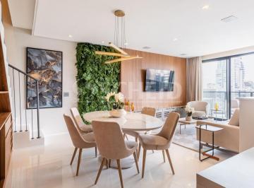 Apartamento · 114m² · 2 Quartos · 2 Vagas · Duplex com 2 suítes, mobiliada e decorada no conceito minimalista, trazendo metais dourados e tapeça