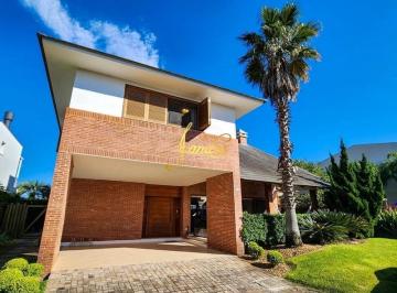 Casa · 332m² · 4 Quartos · 2 Vagas · Belíssimo sobrado beira mar no condomínio Las Dunas de 3990 mil por 3350 mil