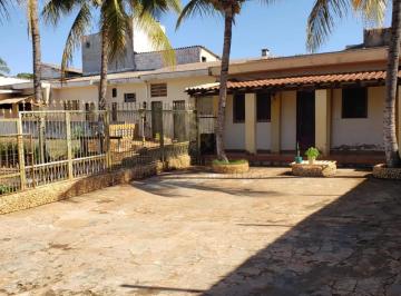 Casa · 750m² · 3 Quartos · 8 Vagas · Área Ampla toda Murada