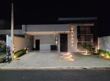 Casa · 180m² · 3 Quartos · 4 Vagas · Linda casa moderna no condomínio Flamboyants 2 com piscina, área gourmet e segurança 24 horas.