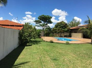 Rural · 1500m² · 3 Quartos · 6 Vagas · Linda Chácara Com Piscina Localizada no Condomínio Boa Vista 2km de Brodowski