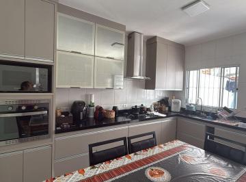 Casa · 150m² · 4 Quartos · 2 Vagas · Casa com 150m² e 4 quartos