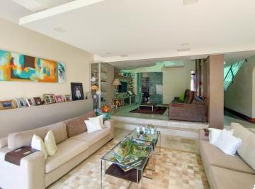 Casa · 331m² · 4 Quartos · 5 Vagas · Casa com 4 quartos, suítes, vagas, completa no Teresópolis