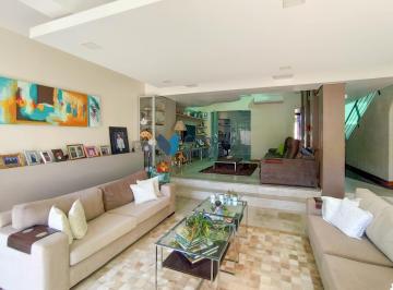 Casa · 331m² · 4 Quartos · 5 Vagas · Casa com 4 quartos, suítes, vagas, completa no Teresópolis