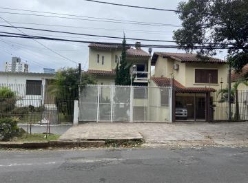 Apartamento · 450m² · 7 Quartos · 6 Vagas · Prédio residencial com 03 apartamentos independentes e 06 vagas, Bairro Petrópol