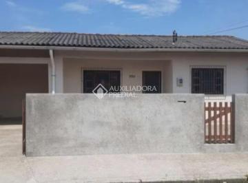 685905_i2Y9bm31Rq68_68590567af6f585f838.jpg · Casa para locação no Carianos, com 2 dormitórios, 1 banheiro e uma vaga de estacionamento.
