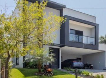 qervlo02odqwzjazn2m4zwuz_md · Casa de Alto Padrão com 3 Suítes, Home Theater e Área Gourmet no Cyrela