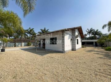 Casa · 210m² · 3 Quartos · 1 Vaga · LINDA CASA MUITO ESPAÇOSA DE 3 DORMITÓRIOS