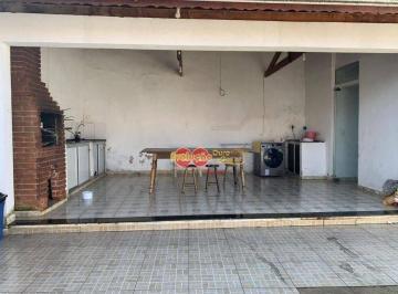 f421b220da8a28379f303bf5d50f2b1221dfdb7a · Casa Residencial / Parque São Francisco