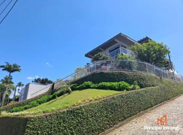 Casa · 250m² · 5 Quartos · 2 Vagas · Casa com 5 quartos no Boa Vista em Joinville