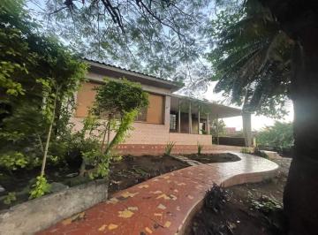 Casa · 200m² · Amplo terreno com casa aconchegante de 3 quartos à venda