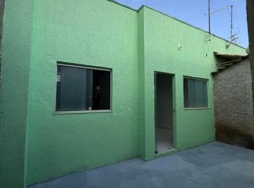 Casa · 45m² · 1 Vaga · Casa com 2 Quartos, Área Privativa e Vaga de Garagem