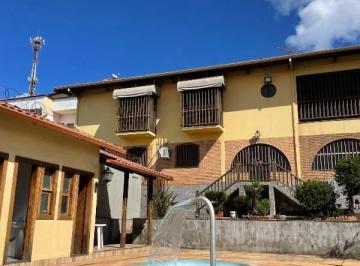 Casa · 560m² · 5 Quartos · 2 Vagas · Casa de Alto Padrão com Piscina, Área Gourmet e Excelente Estrutura