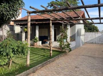 Casa · 104m² · 2 Quartos · 4 Vagas · Casa com Amplo Quintal e Excelente Localização no Bom Jesus!