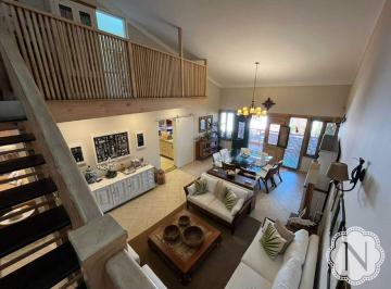 Casa · 209m² · 6 Quartos · 2 Vagas · Sobrado para aluguel com 6 quartos no bairro Cibratel I 