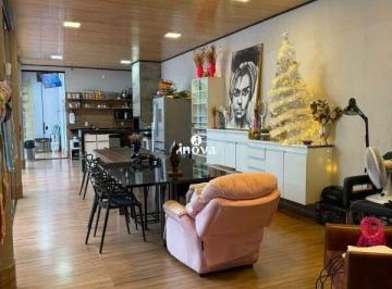 Casa · 262m² · 2 Quartos · 4 Vagas · Casa à venda, bairro Laranjeiras 