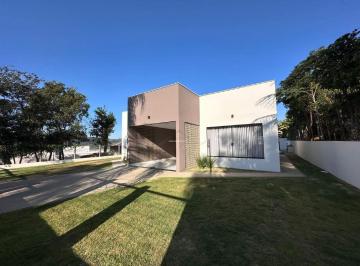 Casa · 1500m² · 3 Quartos · 3 Vagas · Casa em condomínio fechado com incrível acabamento.