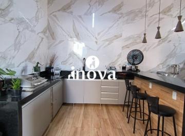 Casa · 195m² · 4 Quartos · 2 Vagas · Casa à venda, bairro Mercês.