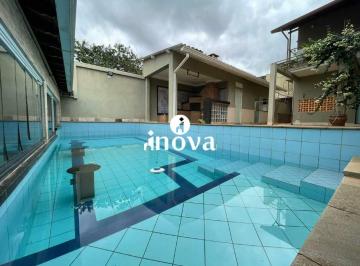 Casa · 244m² · 3 Quartos · 2 Vagas · Casa a venda, Bairro Universitário