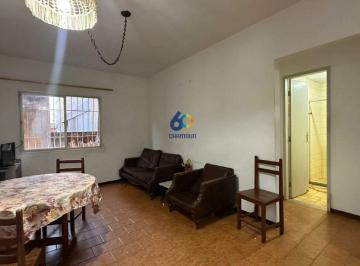 Apartamento · 2 Quartos · 1 Vaga · Apartamento de 2 quartos para Locação Anual na Praia do Morro.