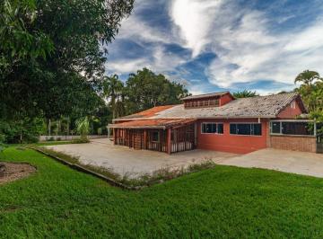 Casa · 550m² · 4 Quartos · 3 Vagas · LINDA CASA AMPLA INTEGRADA À NATUREZA