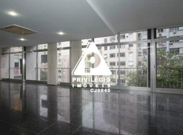 Apartamento · 300m² · 4 Quartos · 2 Vagas · 4 quartos no Flamengo com dependência completa.