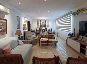 Apartamento · 180m² · 3 Quartos · 2 Vagas · Apartamento Espaçoso no Jardim Oceânico, Perto da Praia