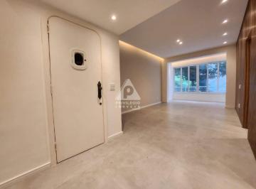 Apartamento · 155m² · 3 Quartos · 1 Vaga · Apartamento Reformado à Venda em Copacabana – 3 Quartos, Suíte, 155m² e Área Externa