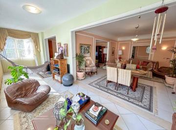 Apartamento · 221m² · 4 Quartos · 1 Vaga · Botafogo: Amplo 4 Quartos com 3 Suítes, Pé-Direito Alto e 1 Vaga!