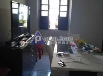 Casa de Rua - 2 Qts 1. · Privilégio Imóveis Vende: Excelente casa de rua, em ótima localização no Jardim Botânico