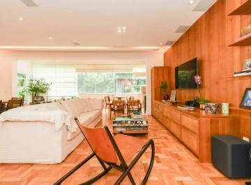 Sala de estar com varanda interna · Apartamento reformado de alto padrão com varanda gourmet em Copacabana – 4 quartos, 1 vaga