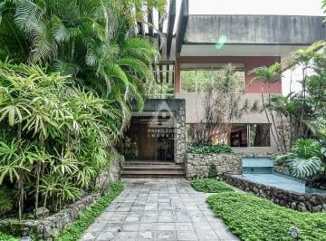 Casa · 733m² · 6 Quartos · 8 Vagas · Casa de luxo na Gávea: Privacidade, espaço e lazer para toda a família