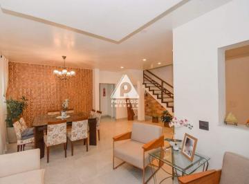 1° andar: sala · Casa no Grajaú com 5 quartos, sala de cinema, área gourmet com churrasqueira e espaço para jogos