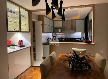 Apartamento · 146m² · 3 Quartos · Vende-se maravilhoso apartamento reformado, 3 quartos no Humaitá.