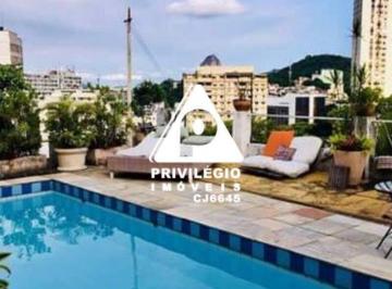 Casa · 286m² · 6 Quartos · 1 Vaga · Maravilhosa casa histórica com 6 quartos e dois apartamentos!