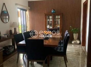 Apartamento · 240m² · 4 Quartos · 2 Vagas · Apartamento para aluguel, 4 quartos, 2 suítes, 2 vagas, Osvaldo Rezende - Uberlândia/MG